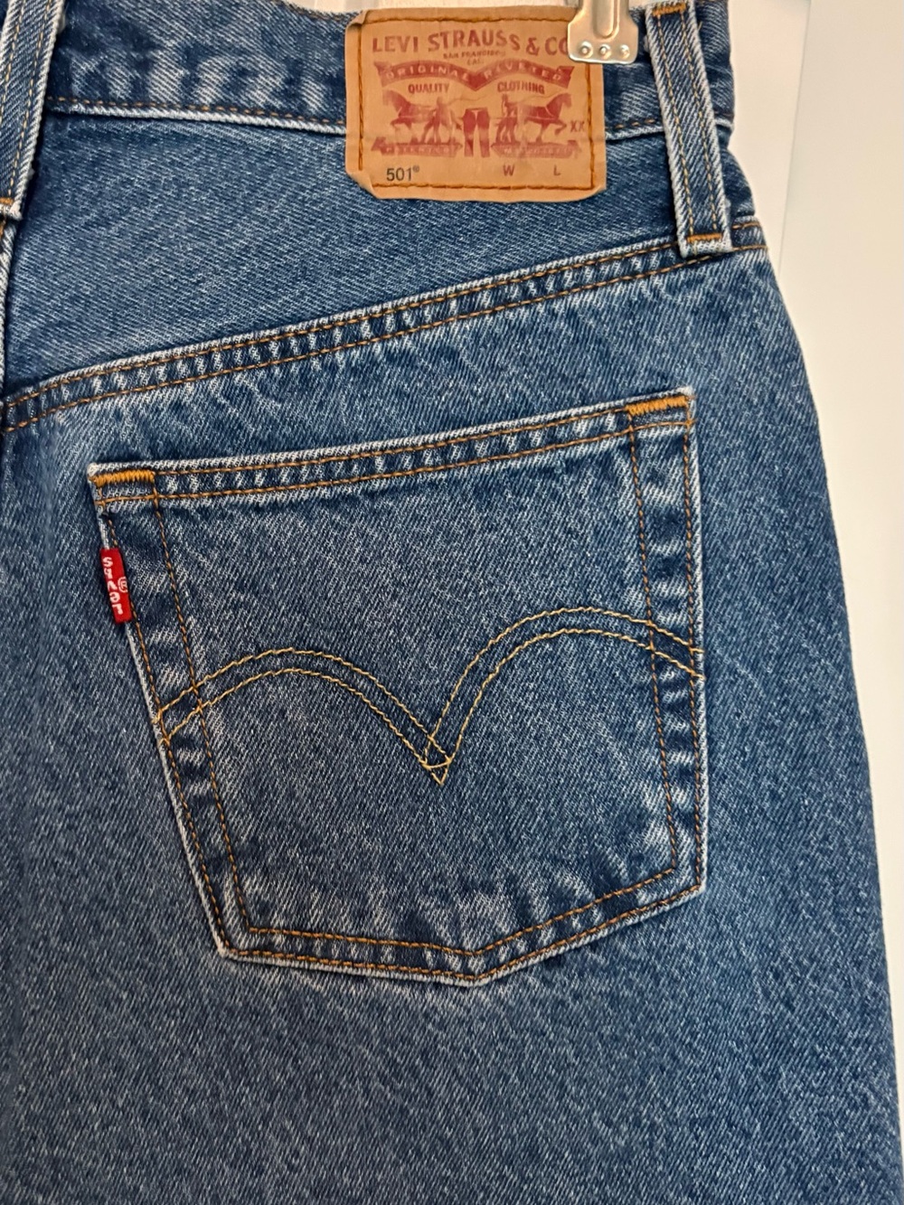 Jean shorts, Levi’s size W27